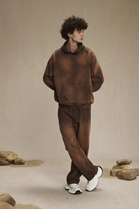 Logotipo personalizado de alta calidad Invierno 380 Gsm Hombres Chándal Lavado con ácido y sol desteñido Spray Sudadera con capucha y Joggers Chándal Fet para hombres - Product Image 2