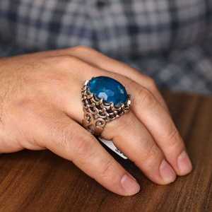 Grande bague en argent avec pierre précieuse aquamarine facettée sertie clos, bijou élégant pour mariage ou usage quotidien - Product Image 1
