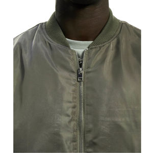 Chaqueta Bomber Personalizada para Hombre con Cuello Alto, Tela de Lona, Logotipo Frontal, Invierno, Alta Calidad, Hecha en Pakistán - Product Image 5