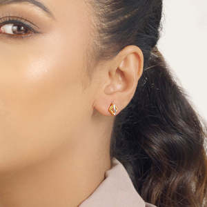 Boucles d'oreilles créoles Opus Twist en or avec accents de perles et de diamants - Product Image 2