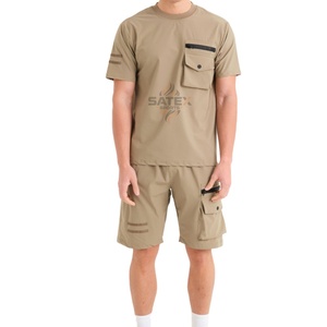 Ensemble coordonné de haute qualité pour hommes, noir et blanc, composé d'un t-shirt à manches raglan courtes et d'un short, personnalisable, idéal pour la salle de sport ou les tenues décontractées estivales - Product Image 2