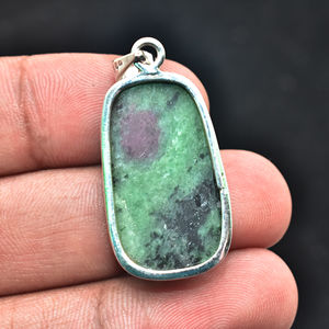 Encantadora joyería de plata de ley 925, colgante de zoisita de rubí en bruto, colgante hecho a mano de piedras preciosas a la venta al mejor precio - Product Image 2