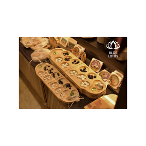 Jouez à O An Quan-Un jeu traditionnel vietnamien de stratégie et d'habileté, parfait pour apprendre la patience et la réflexion prospective - Product Image 1