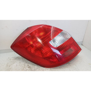 FEU ARRIÈRE GAUCHE SKODA Fabia Berline 2ème Série 5J6945111 CAYC (07>14) - Product Image 1