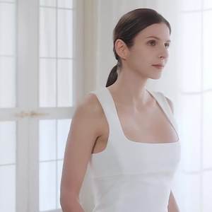 Crema Multiefectos Cinco en Uno de Belleza Coreana, Color Beige Claro, 50 ml, en Formato Aceite, Repone Profundamente el Colágeno, Hidrata y Humecta - Product Image 2