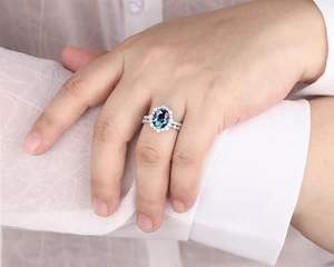 Anillo de Compromiso Ovalado con Alejandrita y Moissanita en Plata de Ley 925 / Oro Blanco de 14K y 18K – Anillo de Promesa Vintage para Boda - Product Image 3