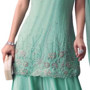 Mare verde Kurta Sharara Set con girocollo Dupatta vivace festa di nozze indossa abiti da donna di design etnico per le occasioni Festive - Product Image 3