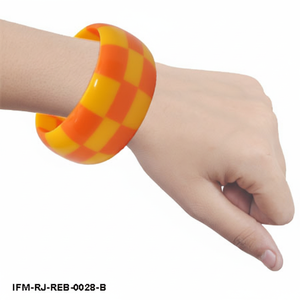 Bracelet jonc tendance en résine orange et jaune bicolore, géométrique et épais, style rétro, bijoux en résine pour femme - Product Image 3