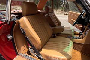 รถเบนซ์ M-ercedes-Benz 560SL ปี 1987 สภาพดี ไม่มีการตั้งราคาขั้นต่ำ วิ่ง 74 พันไมล์ เครื่องยนต์ V8 สีแดงสด พร้อมหลังคาแข็ง ไม่ได้ดัดแปลงมากนัก - Product Image 4