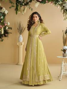 Dernier modèle de Salwar Kameez de créateur en tissu de soie Chinon lourd à 3 couches avec broderie et travail de sequins, accompagné d'une étole, collection 2026 SIE - Product Image 5