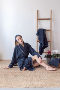 Bata de Baño para Mujer con Cuello Chal, Manga Larga y Bolsillos, para Hotel, Spa y Hogar - Product Image 3