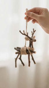 Figurine de renne en bois personnalisée Cadeau de Noël et décoration intérieure - Product Image 4