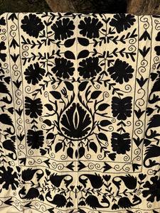Colcha Suzani Bordada a Mano Artesanal – Ropa de Cama Floral Vintage, Cubrecama Étnico de Algodón, Regalo Único para Amantes del Hogar - Product Image 2