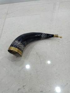 Corne de buffle sculptée à la main, style Viking, avec un design d'ange élégant, pour fêtes et festivals, et travail en laiton. - Product Image 4