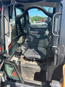 Chargeuse compacte sur chenilles CASE TV370B d'occasion pour travaux agricoles et de construction - Product Image 5