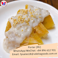 Cuisine vietnamien de haute qualité, savoureux gâteau banane à la vapeur avec noix de coco (banh chuoi hap) vacances