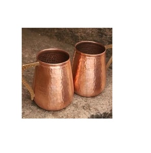 Mule authentique en cuivre avec surface martelée brillante et attrait rustique fait pour la décoration de bar et les paramètres de fête - Product Image 1