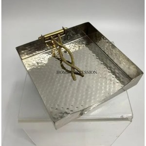 Porte-serviettes décoratif de table poli miroir martelé avec porte-papier de soie de créateur en laiton doré Serviettes métalliques artisanales - Product Image 1