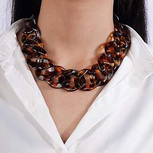 Cadena de eslabones de resina, amada por los artesanos de joyería y los estilistas de moda, diseñada para las tendencias de la joyería, fácil de usar. - Product Image 2