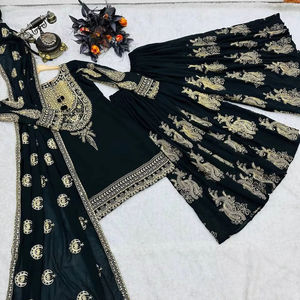 Lujoso Salwar Kameez pakistaní con hermosos detalles y ajuste cómodo para mujeres Moda elegante de proveedor mayorista - Product Image 1