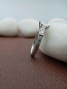 Bague Hip Hop à la mode classique en or 18 carats pour femmes de luxe Diamant rond naturel VVS complet pour les mariages certifiés - Product Image 5