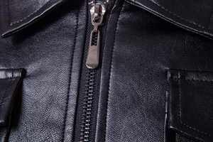 แจ็กเก็ตขี่จักรยานสำหรับผู้ชายสีดำพร้อมพิมพ์โลโก้ตามสั่ง - Product Image 5