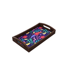 Bandeja de servicio de madera de acacia rústica moderna Bandeja decorativa de Navidad con estampado de flores azules a la venta por el exportador del fabricante - Product Image 1