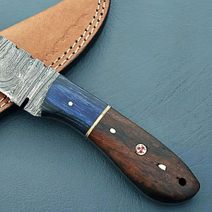 Cuchillo de Caza y Bowie de Hoja Fija Hecho a Mano con Borde Dentado de Acero Inoxidable y Mango de Madera de Olivo - Calidad Premium OEM - Product Image 6