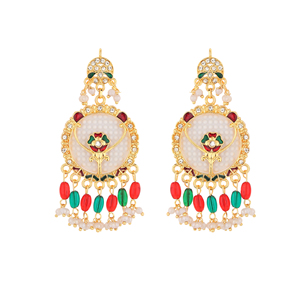 Ensemble collier élégant plaqué or avec un design complexe idéal pour les bijoux de mariée et les célébrations festives - Product Image 2