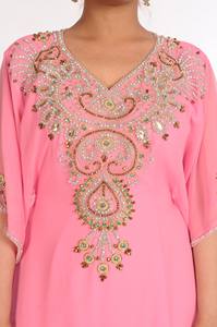 ชุดคาฟทันอิสลามปักสีชมพูผ้าจอร์เจีย - Product Image 2