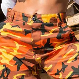 Men's sweat shorts with a personalised logo made of 100% cotton terry cloth that are solid in <b>colour</b> and suitable for casual - Product Image 2