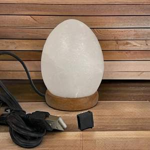 Lampe au sel de l'Himalaya en forme d'oeuf sculptée par USB Artisanat naturel écologique pour la décoration de la maison Style de pyramide d'amour nautique de Noël - Product Image 5