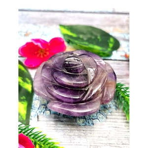 Fleurs sculptées à la main en cristal d'améthyste : un mélange serein de beauté, de guérison et d'élégance pour la maison et les cadeaux - Product Image 1