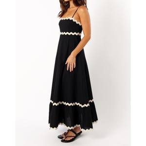 Robes noires pour femmes, fusion classique et moderne, conçues pour renforcer la confiance et l'expression personnelle - Product Image 5