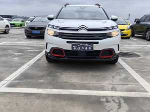 Citroën <span class=keywords><strong>C5</strong></span> <span class=keywords><strong>Aircross</strong></span> 1.6T Turbo SUV 6AT FWD 5 places avec <span class=keywords><strong>toit</strong></span> <span class=keywords><strong>ouvrant</strong></span>, édition luxe, modèle 2017 d'occasion - Product Image 5