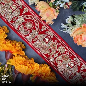 La dentelle brodée sur mesure à base rouge audacieuse et élégante pour la couture nuptiale ou les vêtements de fête Rich ajoute du luxe à chaque design. - Product Image 2