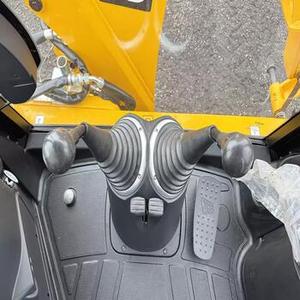 รถตักดิน4WD สำหรับงานก่อสร้างและแผ่นดินไหว - Product Image 6