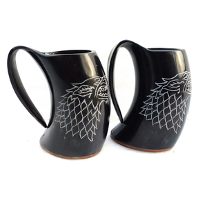 Chope à bière moderne en corne véritable pour la bière et l'hydromel avec support et sac cadeau pour bar à la maison et mari - Product Image 1