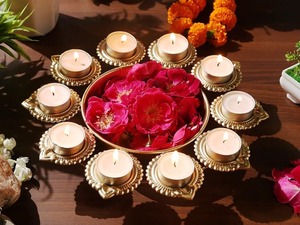 Diya Urli de créateur artisanal en métal pour Diwali Diyas Set Bol décoratif traditionnel pour fleurs flottantes Décoration intérieure - Product Image 5