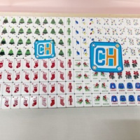 Set Mahjong Natal Mewah dengan Tepi Bergaris Merah Hijau Putih, Motif Pohon, Stoking, dan Joker Festif