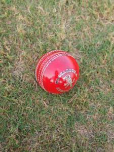 Meilleure balle de cricket Kookaburra 156g dans des balles dures multicolores Balle de cricket - Product Image 5