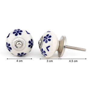 Bouton en céramique blanche avec motif floral bleu et poignée de tiroir décorative centrale argentée - Product Image 4