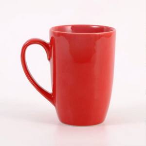 Ensemble de 2 tasses à café en céramique rouge, ensemble de service à salade en bois et en résine et ustensile faits à la main - Product Image 4