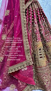 Diverses Broderies Tendance en Fl diffusées avec cancan et toile attachée nuptiale Lehenga choli en vente en ligne - Product Image 2