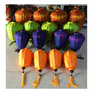 Lanterne en soie de bambou suspendue à la main avec tissu en soie coloré pour la décoration de la maison et du festival - Product Image 3