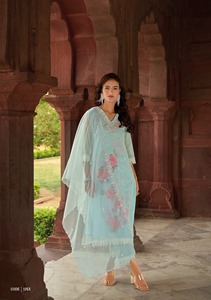 Nueva colección de kurtis bordados y hechos a mano con tela de organza, con encaje y estampado para venta al por mayor. - Product Image 3