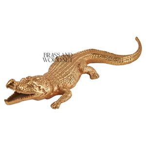Statue de crocodile en laiton doré avec sculpture décorative de luxe détaillant artisanal symbolisant le pouvoir et l'unicité - Product Image 3