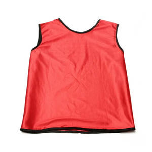 Maillots d'entraînement en mesh légers, gilets de sport respirants, maillots imprimés avec couleurs et logos personnalisés pour l'entraînement des équipes de football et de basketball - Product Image 3