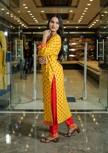 Conjunto Tradicional Indio-Pakistaní para Mujer, Kurta Elegante en Línea A, Bordada en Amarillo, de Algodón Puro con Estampado Floral, Pantalón y Dupatta - Product Image 5