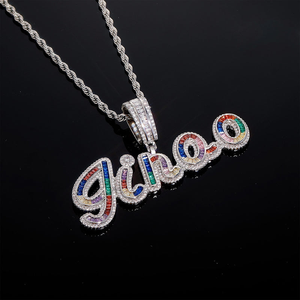 Collar Unisex con Nombre Personalizado en Estilo Cursivo, Plata de Ley con Baño de Oro, Piedra Moissanita, Regalo para Fiestas con Dijes Adicionales - Product Image 1